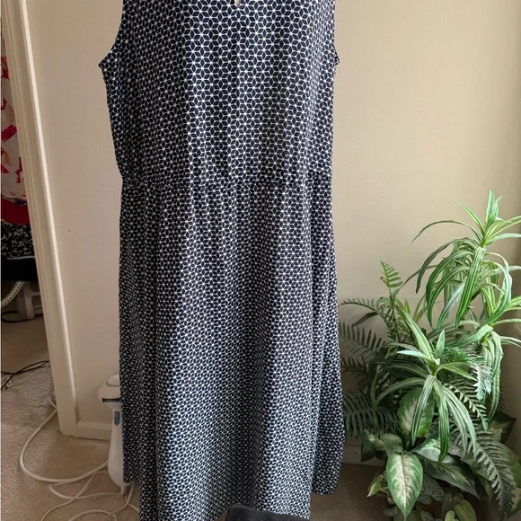 Anne Klein Blue and White Patterned Midi Dress - Picture 5 of 6